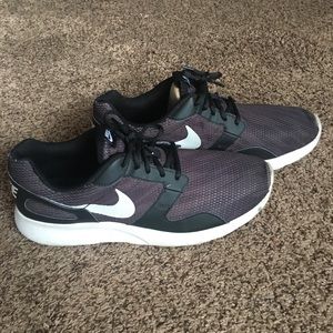 Nike Kaisha running shoes in size men’s 10.5